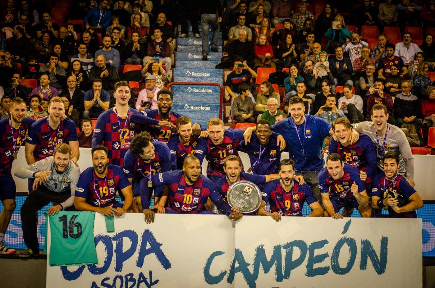 Huerta del Rey vuelve a ser el centro del balonmano nacional con la 30ª Copa ASOBAL que conquista de nuevo el Barça